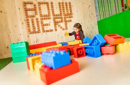 kind speel in lemmies bouwwerfhoek